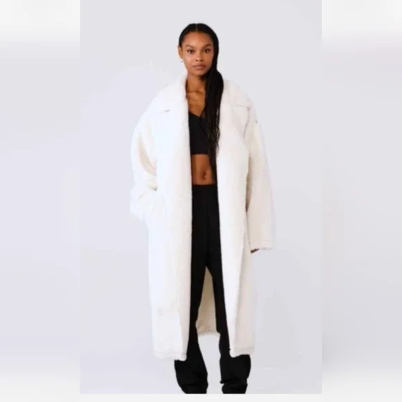 Women's ALO Yoga Creamy White Sherpa Coat - Picture 2 of 3
